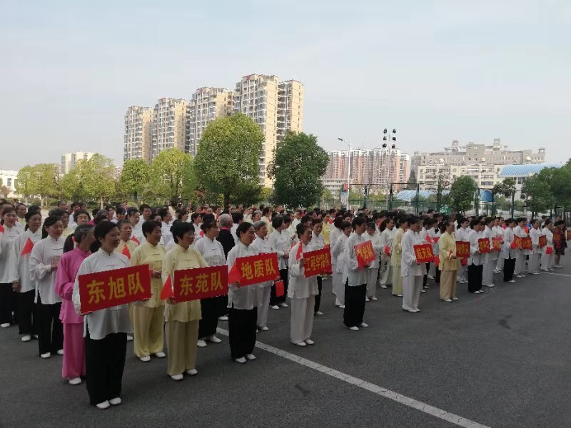 孝感市举办“庆祝新中国成立七十周年 喜迎九九重阳节”太极拳剑展演